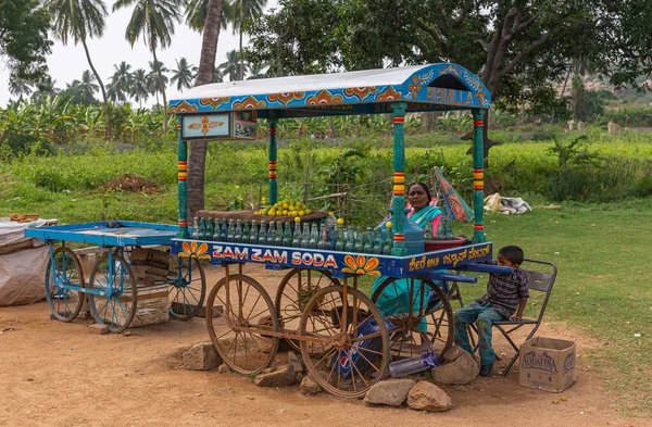 Hampi Nimbapura Karnataka Índia Novembro 2013 Encerramento Stand Comida Azul — Fotografia de Stock