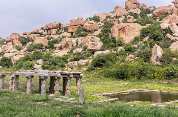 Hampi Karnataka India Noviembre 2013 Mandapam Kuduregombe Pozo Antiguo Paisaje —  Fotos de Stock