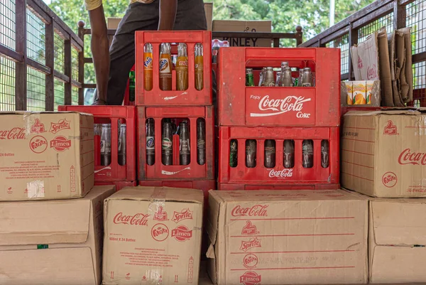 Hampi Karnataka Índia Novembro 2013 Fechar Caixas Vermelhas Coca Cola — Fotografia de Stock
