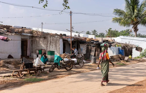 Lakundi Karnataka Hindistan Kasım 2013 Tek Katlı Beyaz Kanalizasyon Önü — Stok fotoğraf