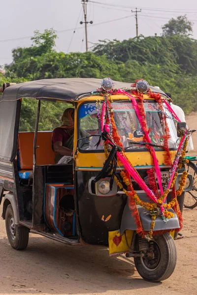 Nandakeshwar Karnataka Indien November 2013 Närbild Gul Svart Trehjuling Taxi — Stockfoto