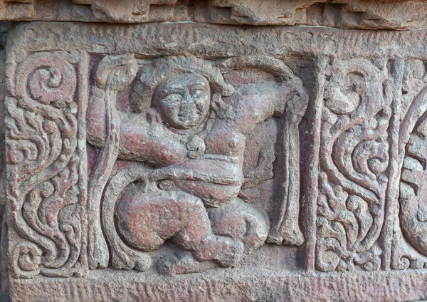 Aihole Karnataka India 2013年11月7日 Durga Gudi Temple 灰色の石のフレスコ画の女性の閉鎖でキューブ — ストック写真