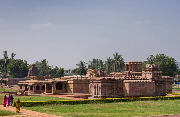 Aihole Karnataka Hindistan Kasım 2013 Açık Mavi Gökyüzü Altında Yeşil — Stok fotoğraf