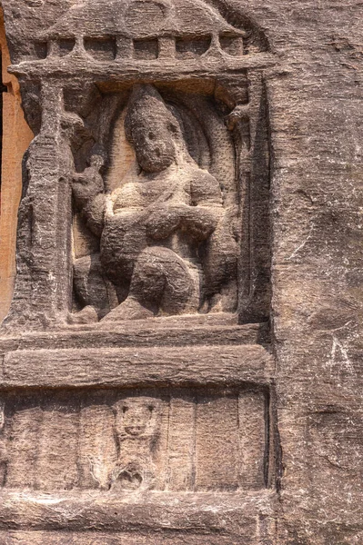 アイホール カルナータカ インド 2013年11月7日 フッチマーリ グディまたは神殿 黒褐色の岩から彫刻された入り口にある富の象徴であるクベラ — ストック写真