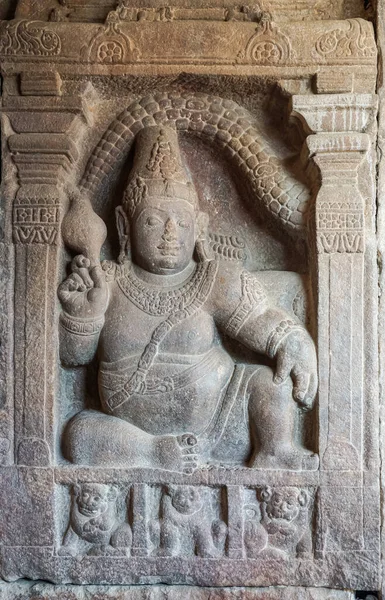 インドのカルナータカ州バガラコテ 2013年11月7日 パタダカル寺院複合体 Virupaksha寺院への入り口に肥満富シンボルの灰色の石の像の閉鎖 — ストック写真