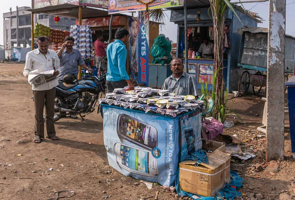 Kolhari Karnataka Indien November 2013 Straßenrand Steht Ein Männlicher Verkäufer — Stockfoto