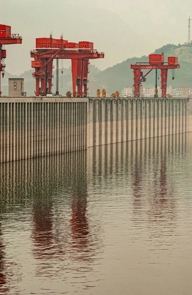 Three Gorges Dam China Maio 2010 Yangtze River Guindastes Porta — Fotografia de Stock