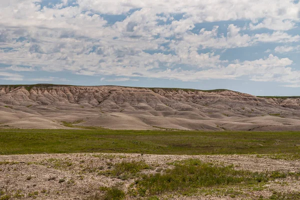 Badlands Ulusal Parkı Abd Haziran 2008 Ufukta Mavi Bulutların Altında — Stok fotoğraf