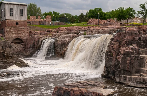 Sioux Falls Usa Giugno 2008 Edificio Storico Una Cascata Più — Foto Stock