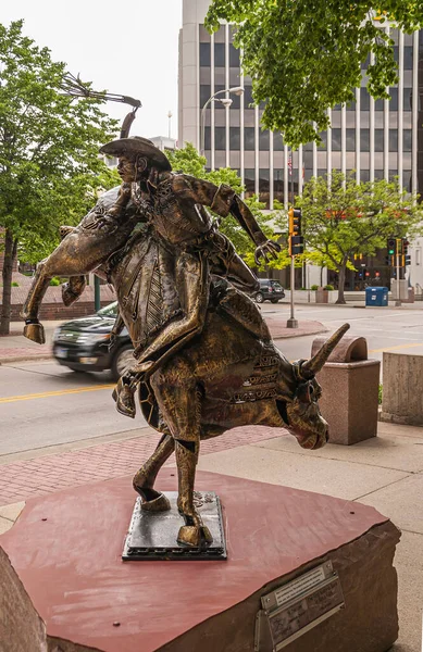 Sioux Falls Usa June 2008 Closeup Cowboy Riding Bull Bronze — Stock Photo, Image