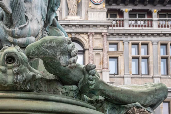 Antuérpia Bélgica Agosto 2021 Estátua Brabo Bronze Verde Grote Markt — Fotografia de Stock