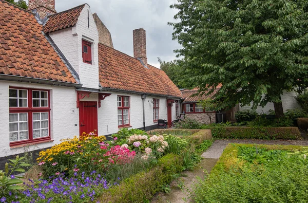 Brugge Vlaanderen België Augustus 2021 Huis Rij Tuin Met Bloemen — Stockfoto