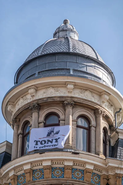 Amsterdã Holanda Agosto 2021 Tony Nasceu Banner Pendurado Topo Construção — Fotografia de Stock