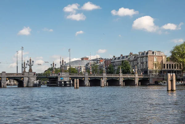 Ámsterdam Países Bajos Agosto 2021 Hogesluis Stone Bridge Amstel River — Foto de Stock