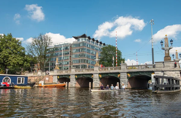 Ámsterdam Países Bajos Agosto 2021 Hogesluis Puente Piedra Sobre Río — Foto de Stock