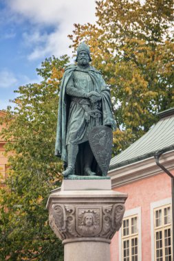 birger jarl, Stockholm Dikilitaş üzerinde bir heykeli.