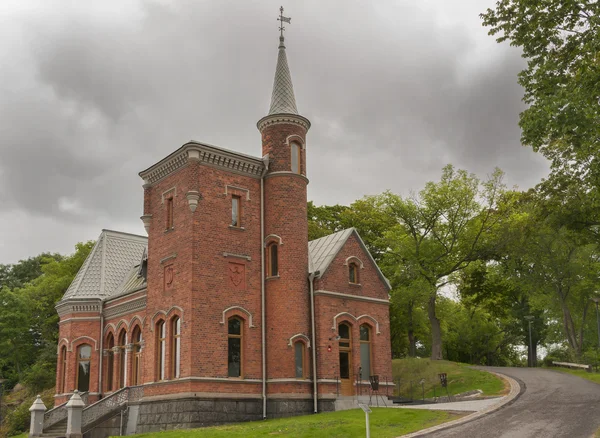 Igreja na entrada da ilha de Kastellbacken em Estocolmo . — Fotografia de Stock