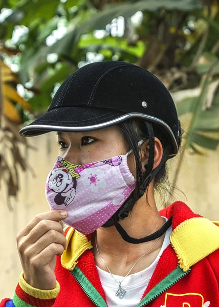 Young Vietnamese women with face covering mask. — Stock Photo, Image