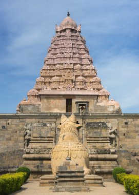 Gangaikunda Tapınağı üzerinde park girişinden görüntülemek.