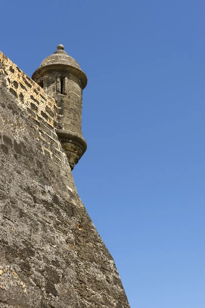 Nahaufnahme des nordöstlichen Aussichtsturms vor blauem Himmel. — Stockfoto