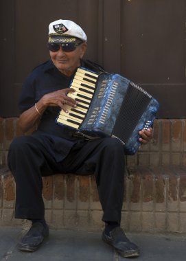 sunumla oyuncu.