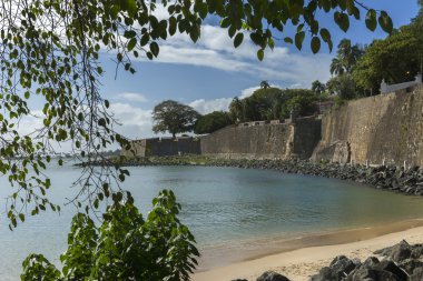 Şehir duvar ve bay shore.