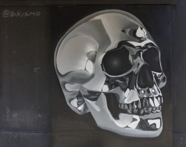 Siyah ve beyaz grafiti kafatası.