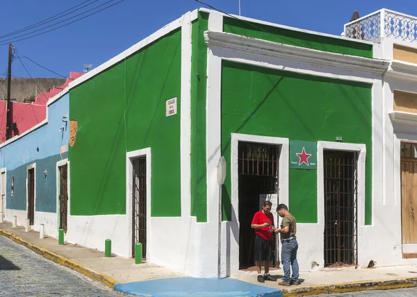 Паб Heineken в Старом Сан-Хуане . — стоковое фото