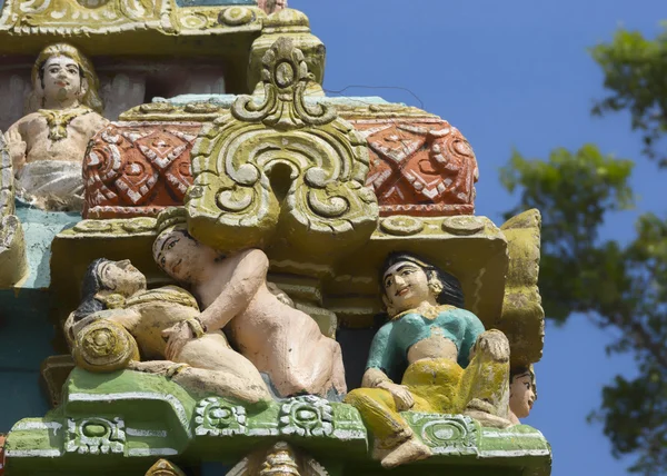 Detalj av äldre Gopuram på Mahalingeswarar Temple, kärlek att göra c — Stockfoto