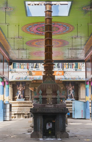 Open-sided hall to inner sanctum at Mahalingeswarar Temple. — Stock Photo, Image