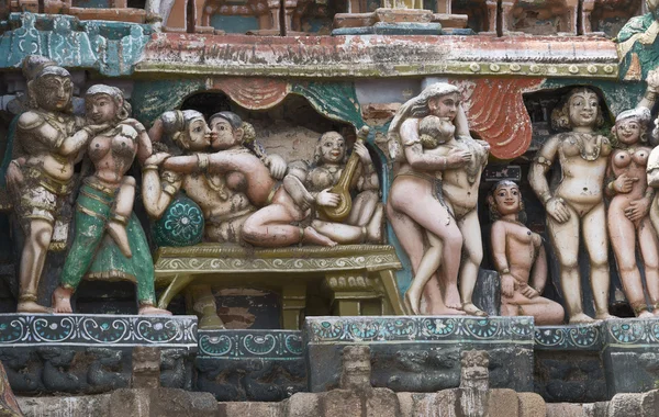 Milování na Eliška chrám Gopuram sochy. — Stock fotografie