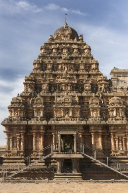 Vimanam güney tarafına.