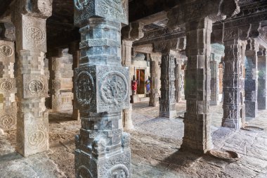 Sütunlu Mandapam Mariamman Tapınak için aramak.