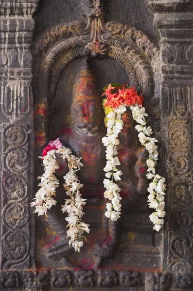 Narasimha awatar Wisznu rzeźbione w filar. — Zdjęcie stockowe