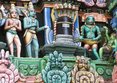 Ramayana sahne Shivalingam Gopuram üzerinde çevresinde.