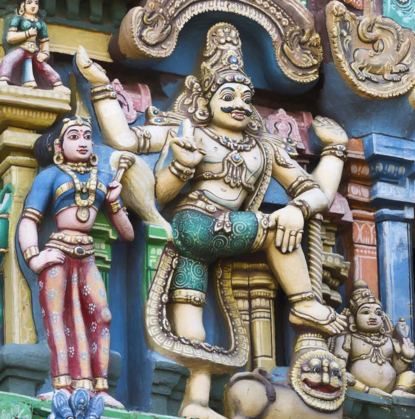 Giant Dwarapalaka on Gopuram. — Stock Photo, Image