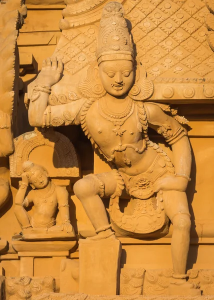 Dwarapalaka on entrance Gopuram of Brihadeswarar temple. — Stockfoto