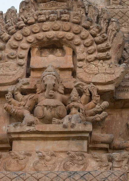 Lord Ganesha statue on Gopuram of Brihadeswarar temple. — Stockfoto