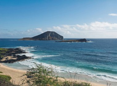 Honolulu, Oahu, Hawaii - 12 Temmuz 2025: Kaohikaipu Adası Eyalet Deniz Kuşu Sığınağı, ana adada görüldü.