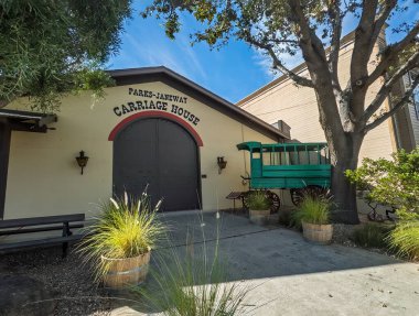 Santa Ynez, California, ABD - 19 Ekim 2025: Yeşil tarihi vagonlu Parklar-Janeway Taşıma Evi