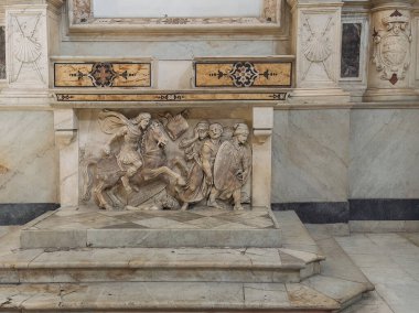 Napoli, İtalya - 17 Temmuz 2024: San Severo al Pendino Kilisesi. Bas Relief, Mağripli Aziz James 'i gösteriyor.