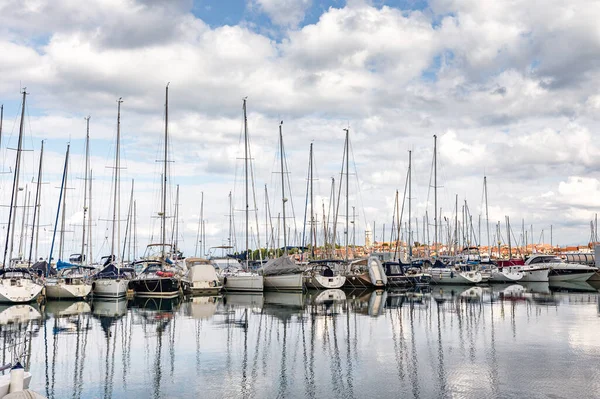 Marina Brygga Båtar Båtar Stad Izola Resor Slovenien Adriatiska Havet — Stockfoto