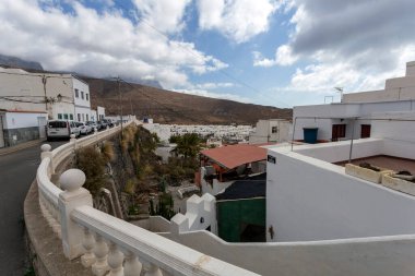 Şehrin beyaz duvarları Agaete, Gran Canaria, İspanya.