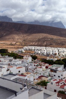 Şehrin beyaz duvarları Agaete, Gran Canaria, İspanya.