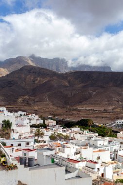 Şehrin beyaz duvarları Agaete, Gran Canaria, İspanya.