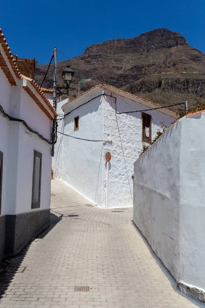 Las Casas Blancas Del Pueblo Fataga Gran Canaria Día Soleado —  Fotos de Stock