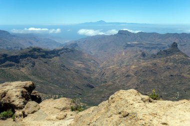 Gran Kanarya Dağları Roque Nublo 'nun kayalarından (Bulutlardaki Kaya)).