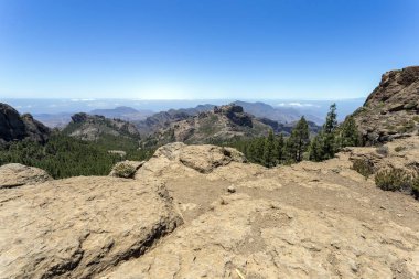 Gran Kanarya Dağları Roque Nublo 'nun kayalarından (Bulutlardaki Kaya)).