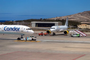 Las Palmas, İspanya - 06 02 2021: Akbaba Boeing 757-300 bir yaz günü Gran Kanarya Havaalanı 'ndan ayrılıyor.