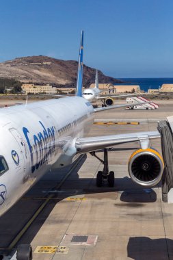 Las Palmas, İspanya - 06 02 2021: Akbaba Boeing 757-300 bir yaz günü Gran Kanarya Havaalanı 'ndan ayrılıyor.
